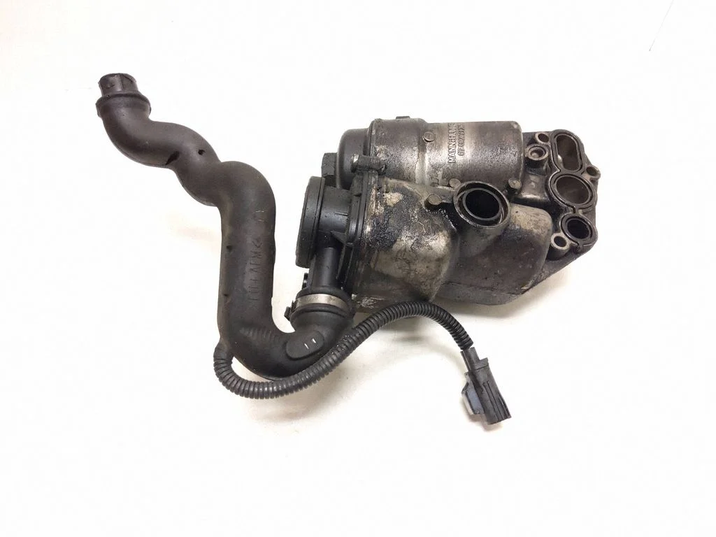 Oil filter mounting bracket – Volvo V70 (2005-2008)