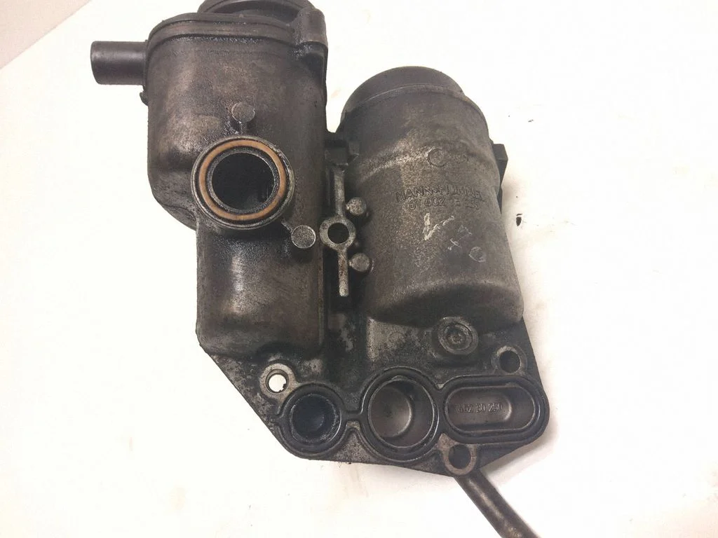 Oil filter mounting bracket – Volvo V70 (2005-2008)