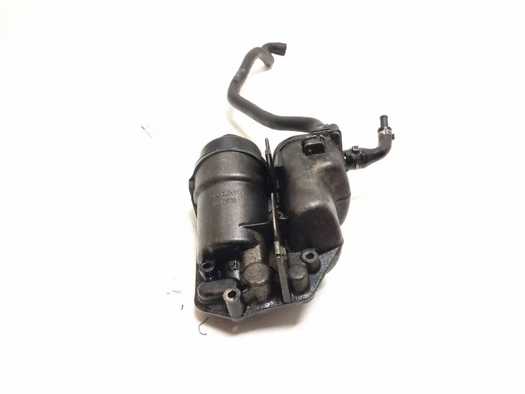 Oil filter mounting bracket – Volvo V70 (2005-2008)