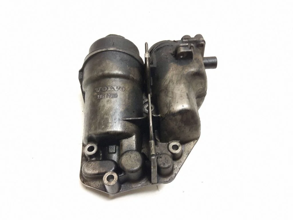 Oil filter mounting bracket – Volvo V70 (2005-2008)