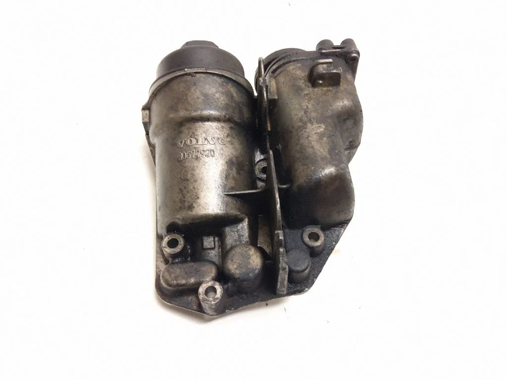 Oil filter mounting bracket – Volvo V70 (2005-2008)
