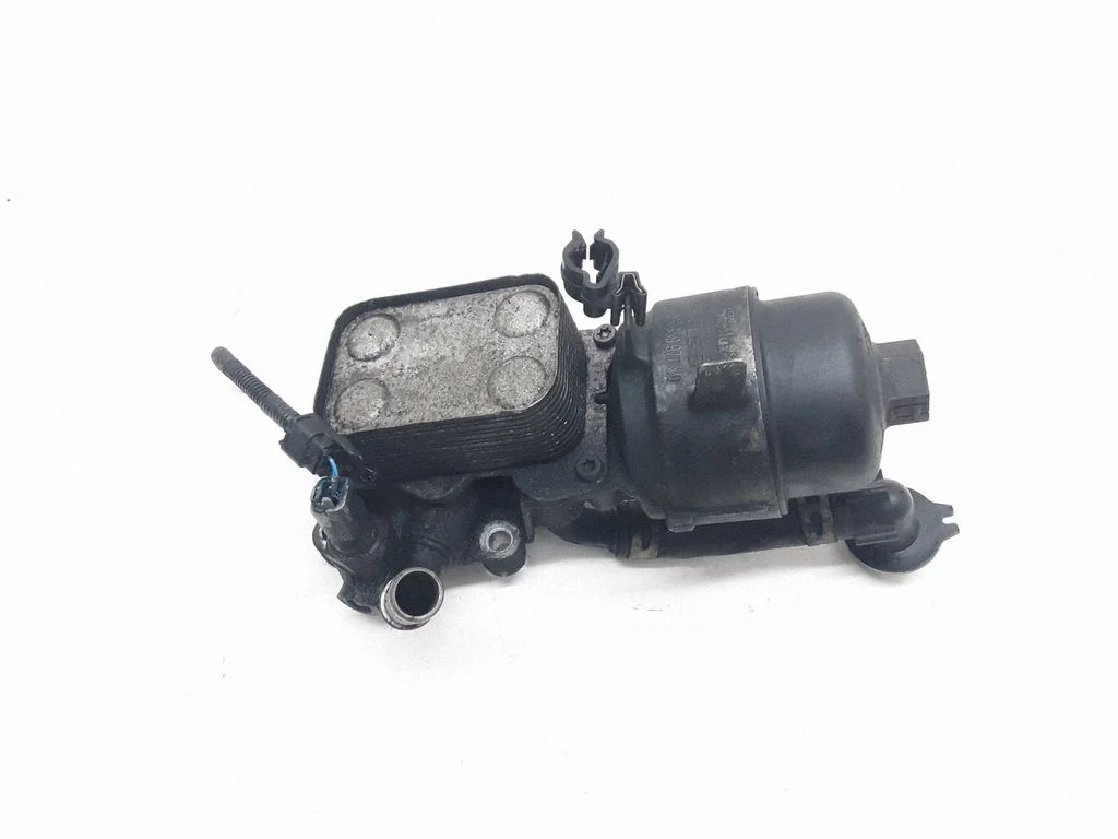 Oil filter mounting bracket – Volvo S40 (2004-2007)