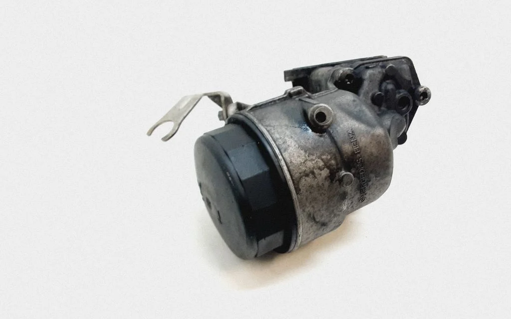 Oil filter mounting bracket A6421800010