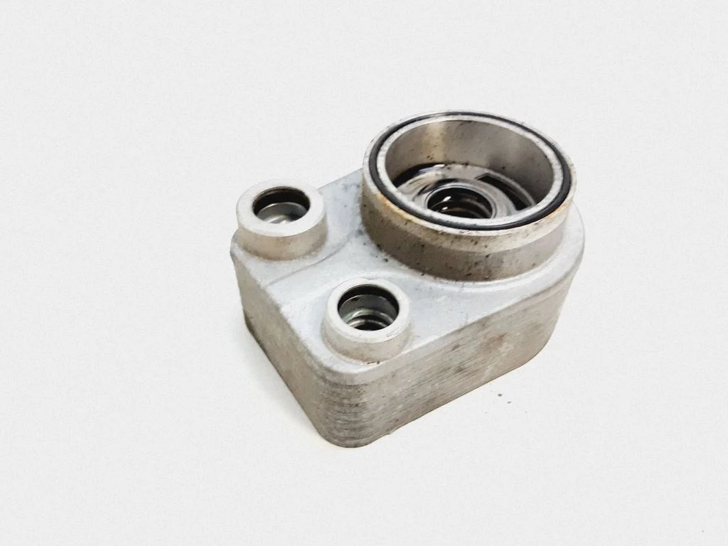 Oil filter mounting bracket 213059324R