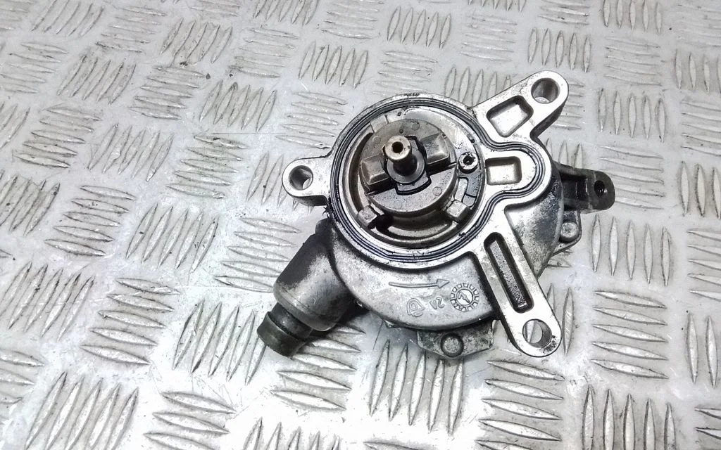 Vacuum pump – Volvo V50 (2004-2007)