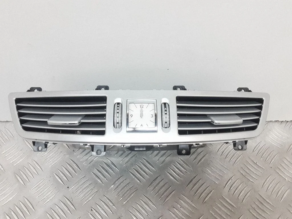 Dash center air vent grill – Mercedes-Benz S-Class W221 (2005-2013)