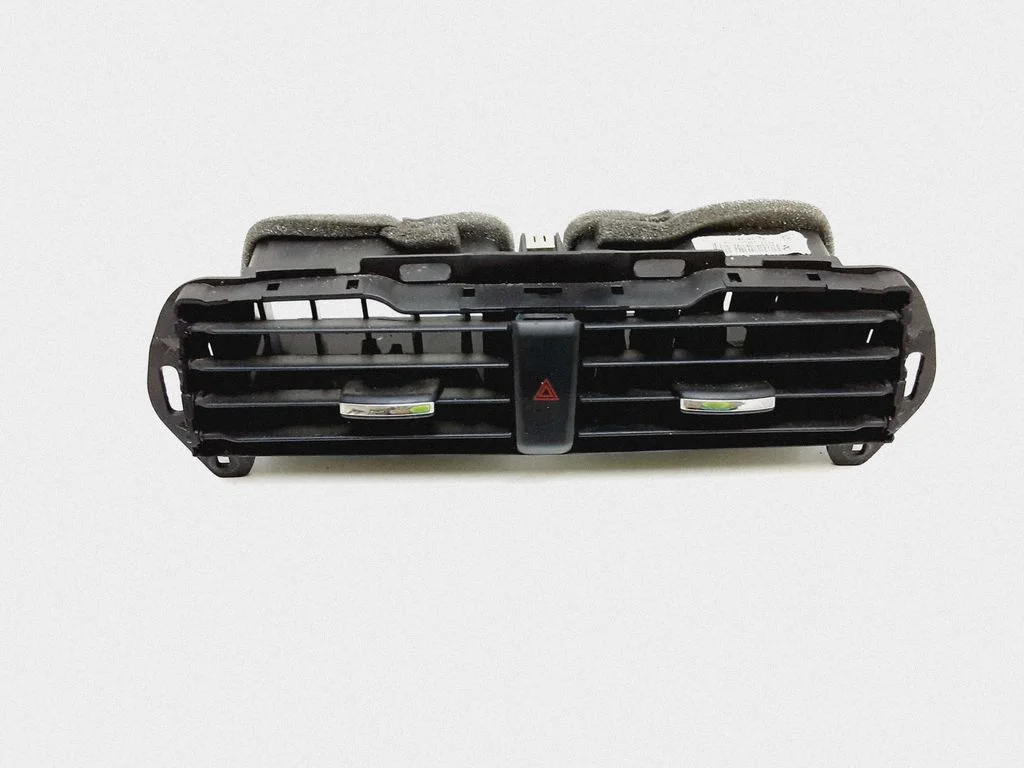 Dash center air vent grill DS7319K617
