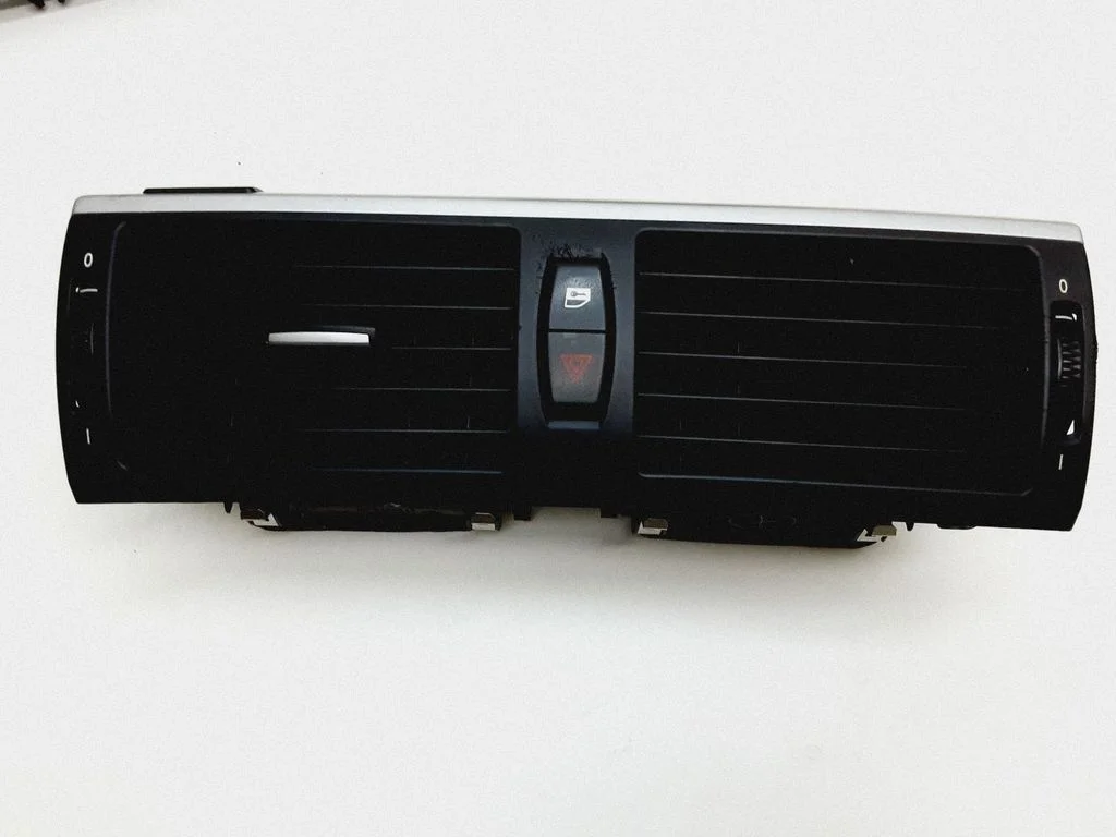 Dash center air vent grill – BMW X5 E70 (2006-2013)