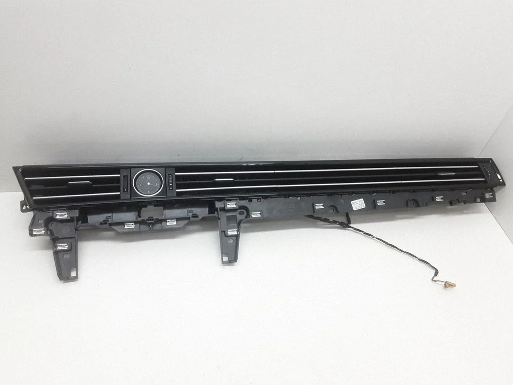 Dash center air vent grill – Volkswagen Passat CC (2008-2016)