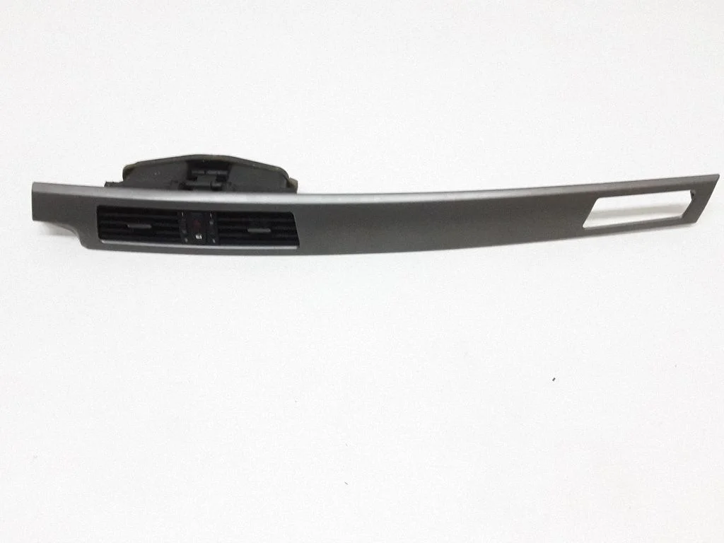 Armatuurlaua keskmine õhutusrest – BMW 5-seeria E60 E61 (2004-2010)