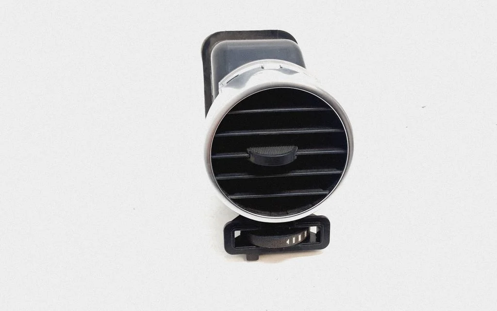 Dash center air vent grill JBD500150
