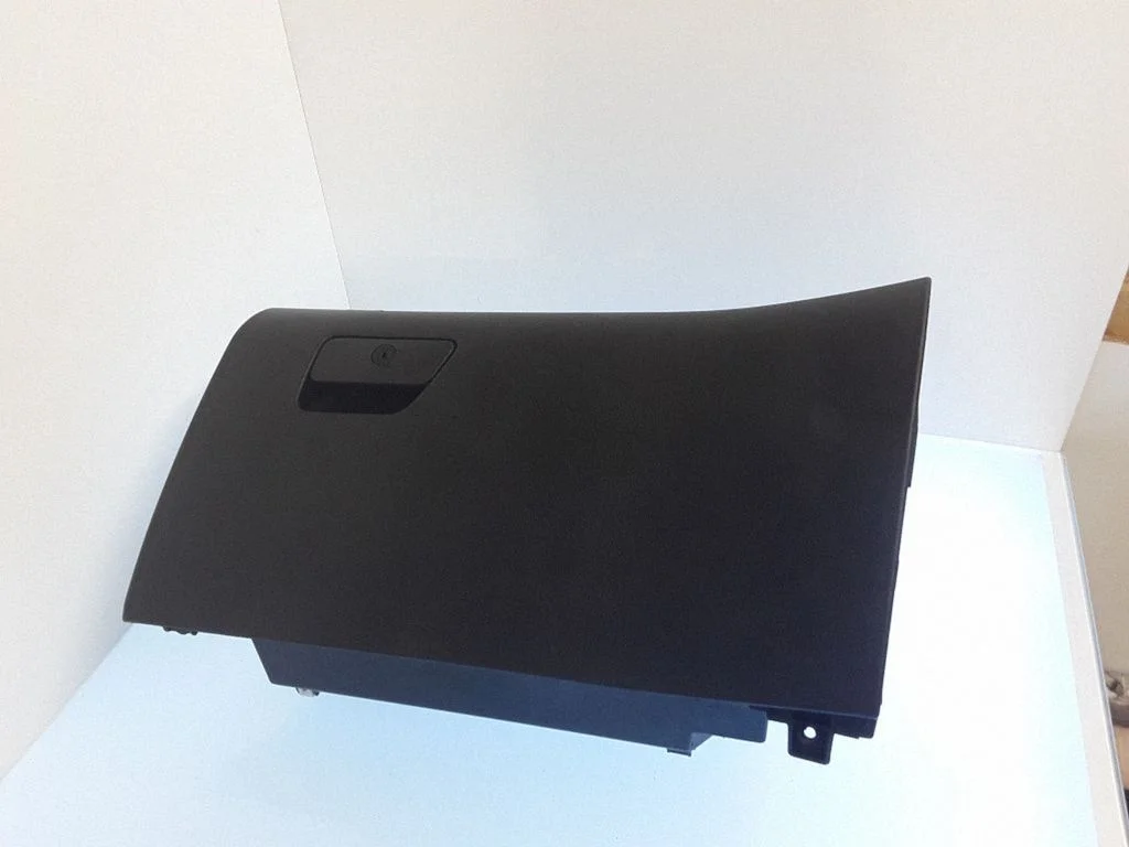 Glove box