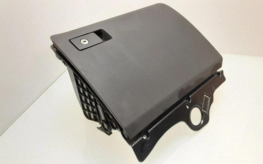 Glove box