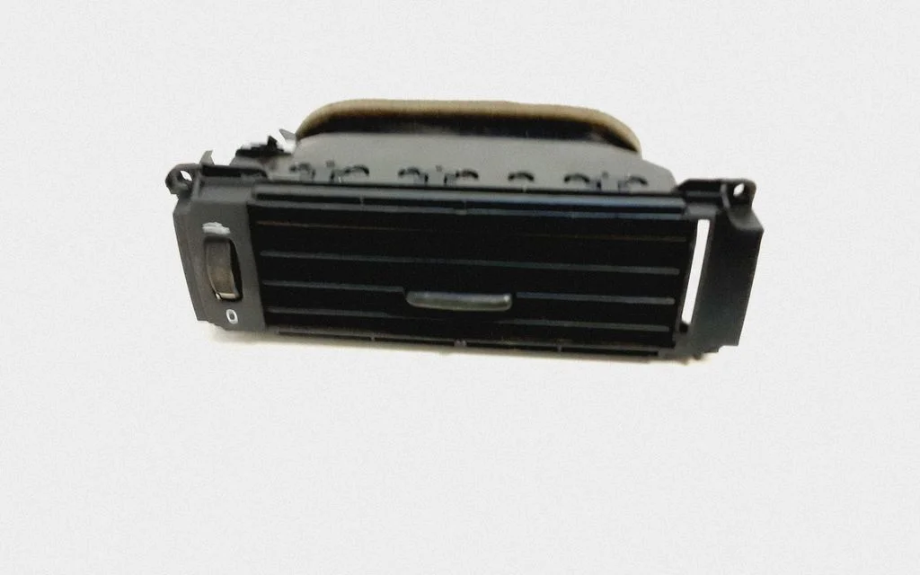 Armatuurlaua õhutusresti kate – Volvo S80 (2007-2013)