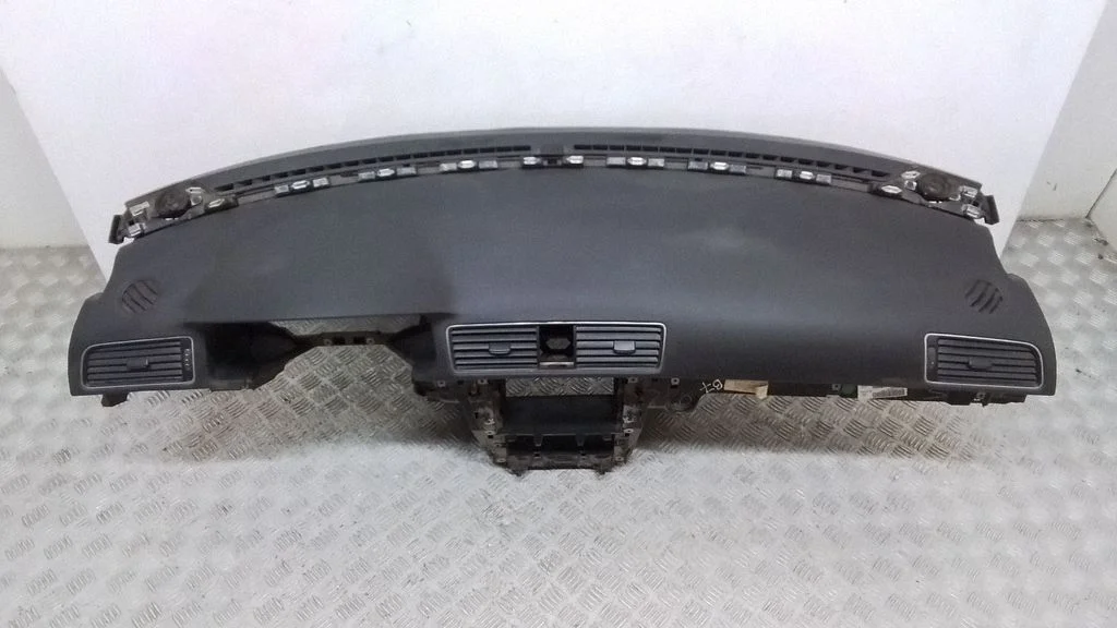 Armatuurlaud – Volkswagen Passat CC (2008-2016)