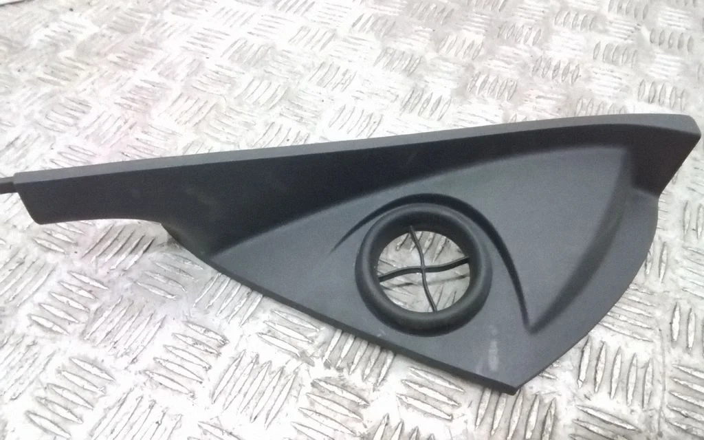 Dashboard side end trim 30672382
