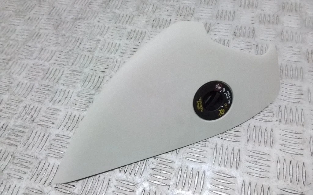 Dashboard side end trim – Volvo S90, V90 (2016-)