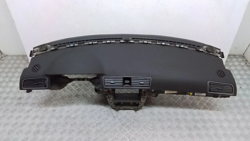 Armatuurlaud – Volkswagen Passat CC (2008-2016)