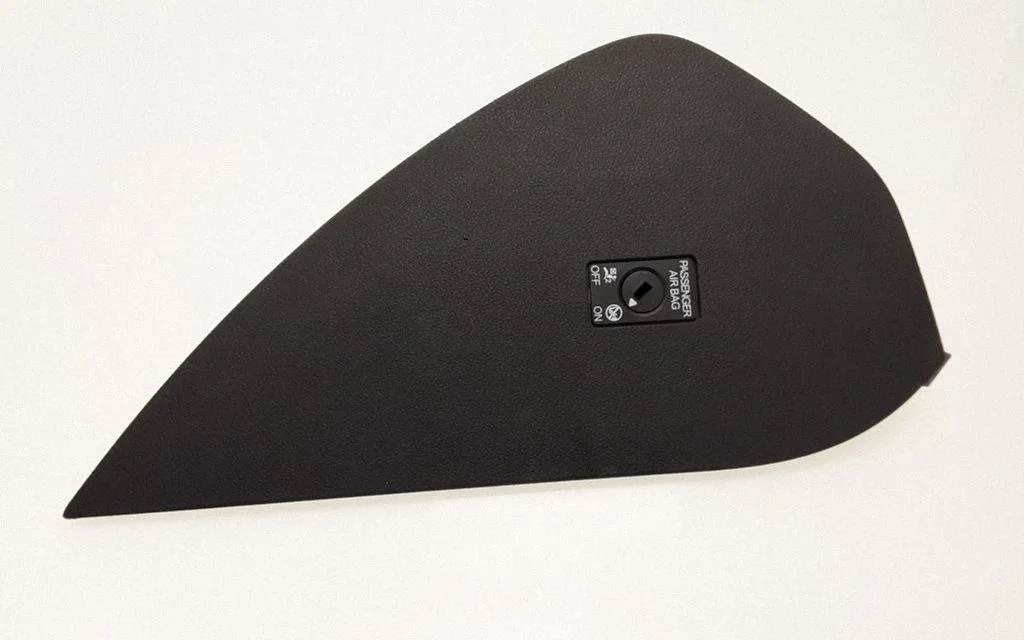 Dashboard side end trim – right