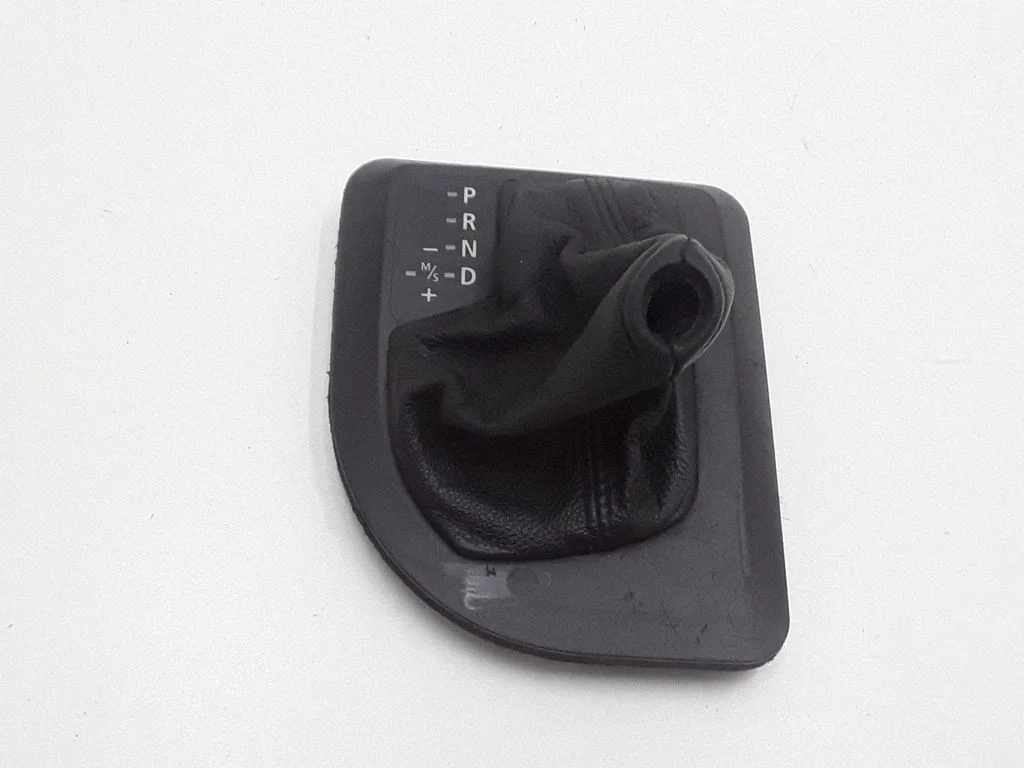 Gear shifter surround trim plastic – BMW 5 Series E60 E61 (2004-2010)