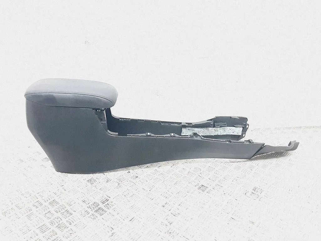 Armrest – Toyota RAV 4 (XA40) (2012-2018)