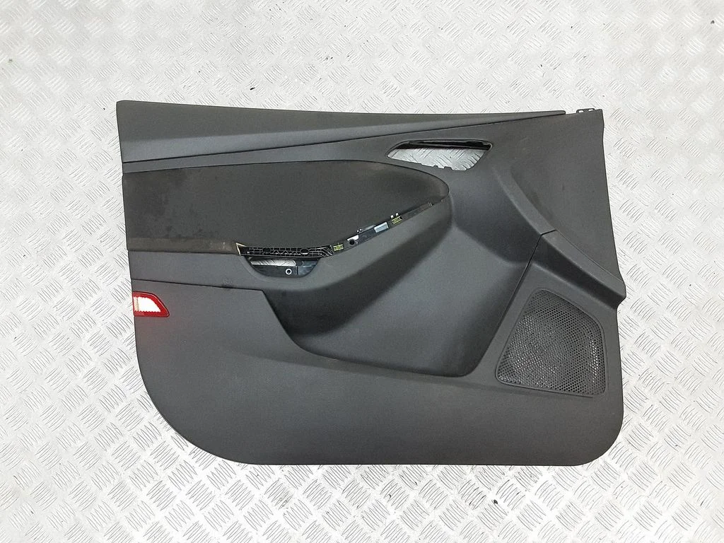 Eesmiste uste sisevooder – Ford Focus (2010-2017)