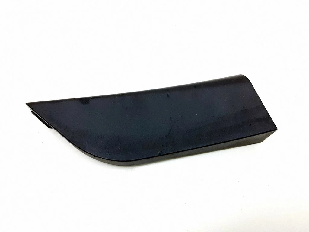 Other front door trim element – right