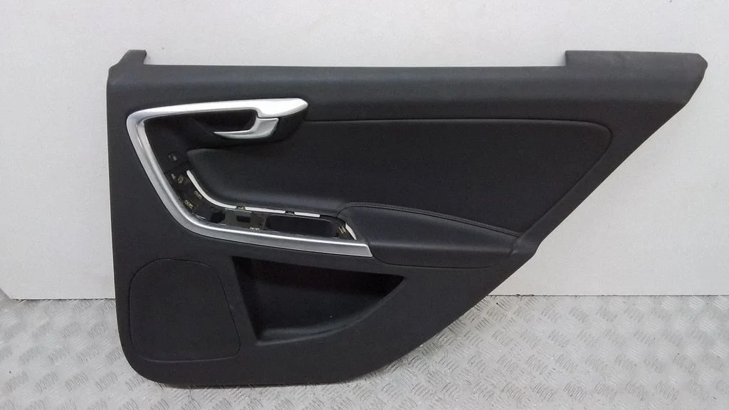 Rear door card panel trim – rear right