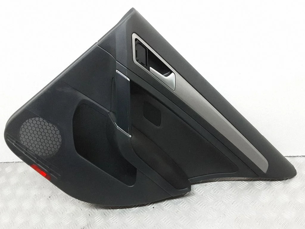 Boczek drzwi tylnych 5G4868074