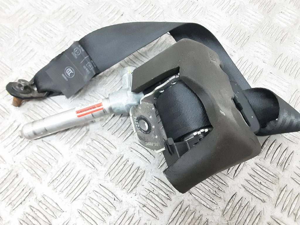 Tagumine turvavöö 8639553