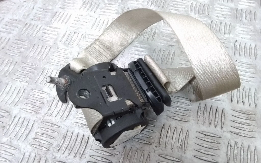 Rear seatbelt – Chrysler Pacifica (2017-)