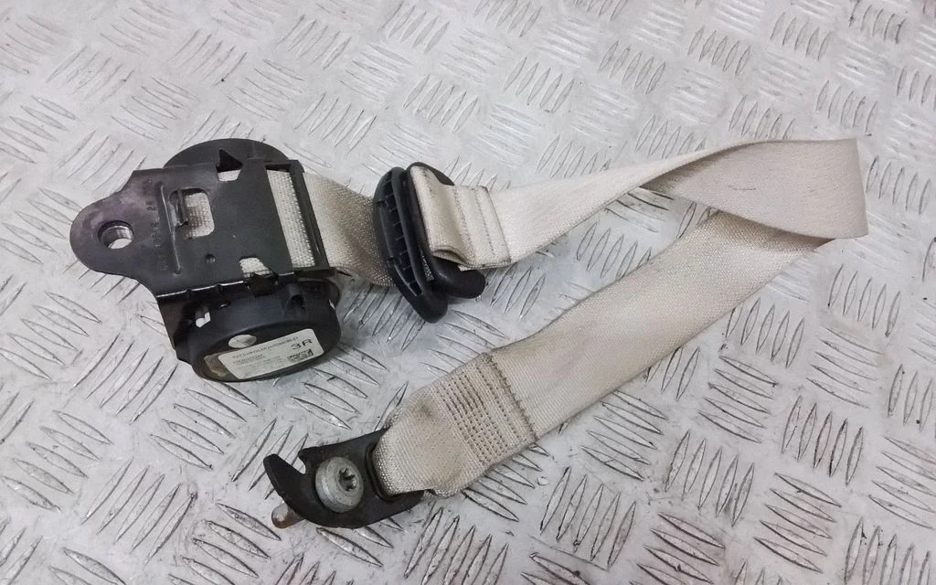 Rear seatbelt – Chrysler Pacifica (2017-)