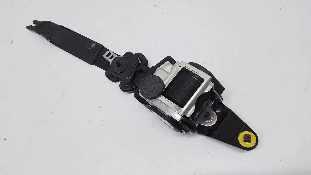 Rear seatbelt 6841765
