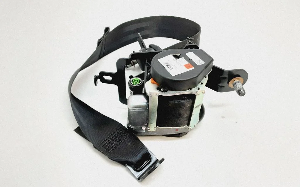 Rear seatbelt 89810F1000