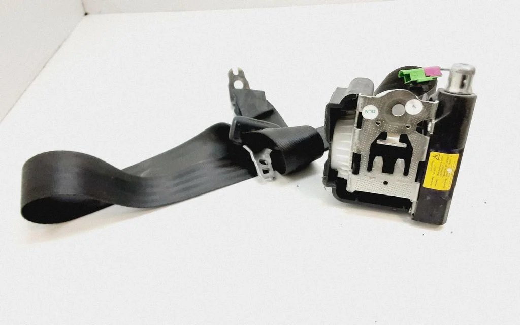 Rear seatbelt 34033924C
