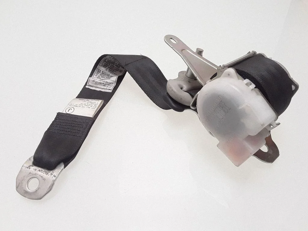 Rear seatbelt – rear right