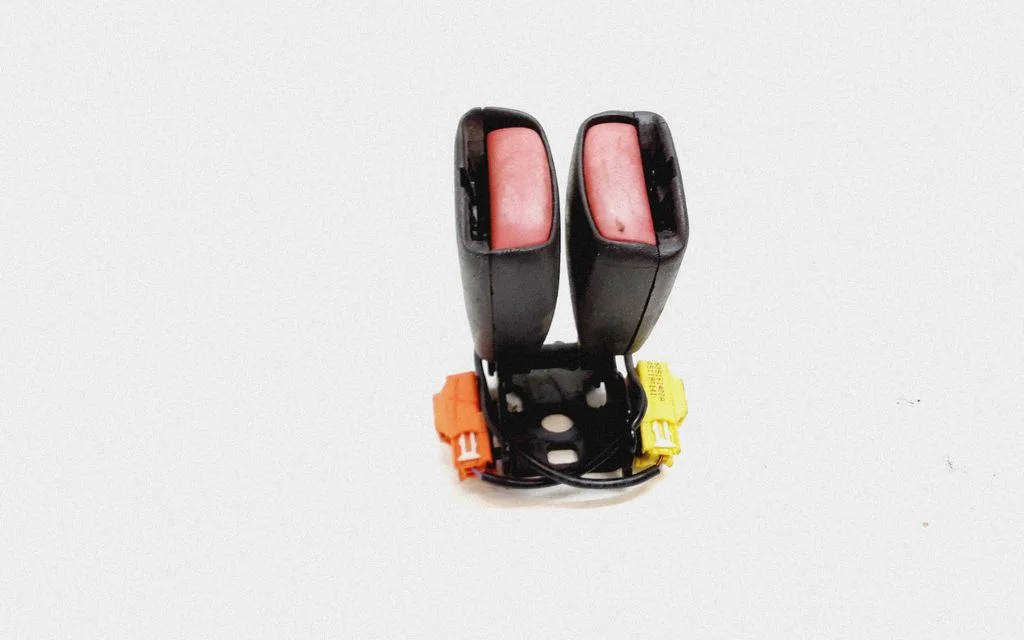 Middle seatbelt buckle (rear) 8686418