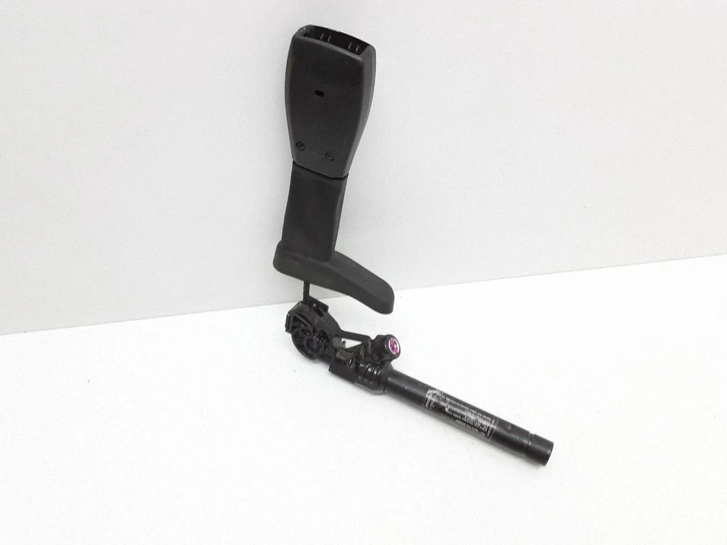 Front seatbelt buckle – Volvo XC60 (2009-2013)