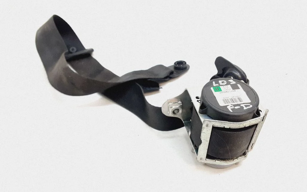 Front seatbelt 601119000C