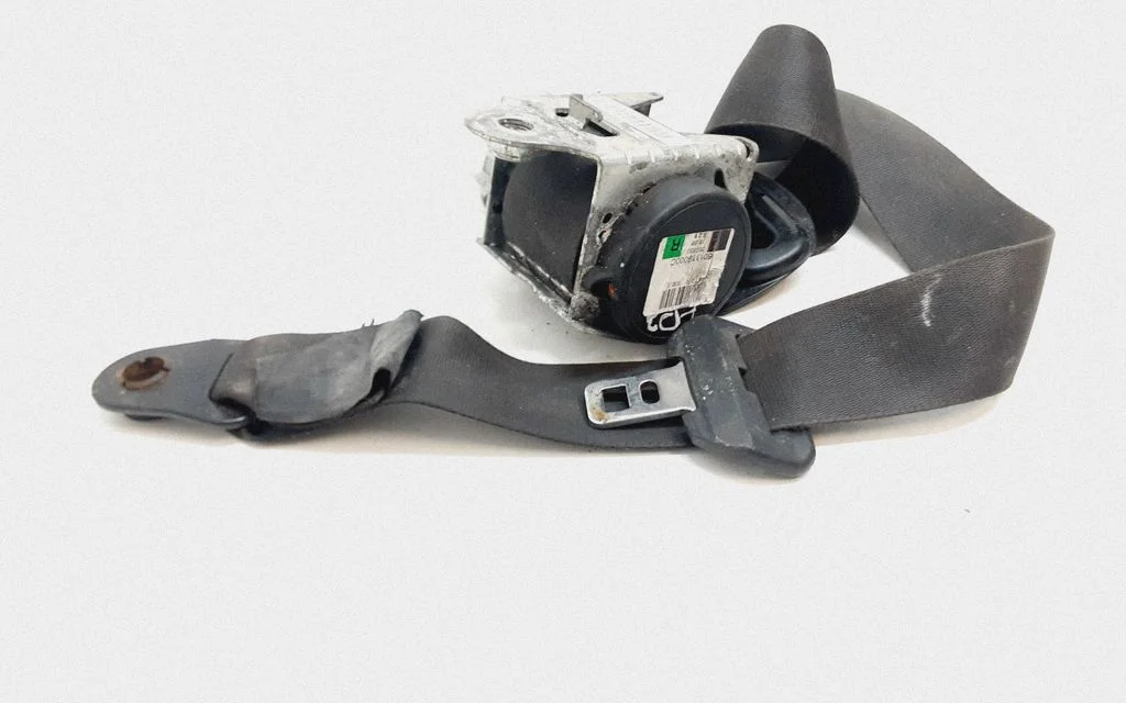 Front seatbelt 601119000C