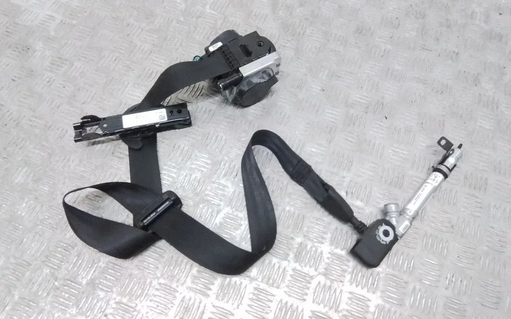 Front seatbelt – Volkswagen Jetta USA (2019-)