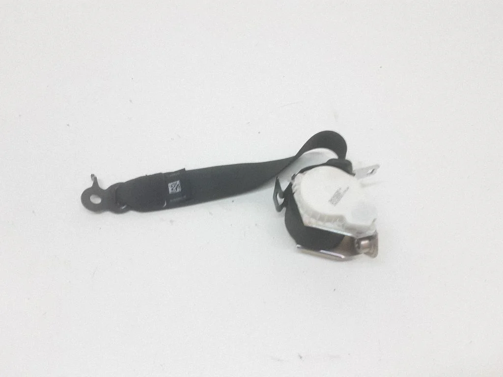 Middle seatbelt (rear) – BMW 7 Series F01 F02 F03 F04 (2008-2016)