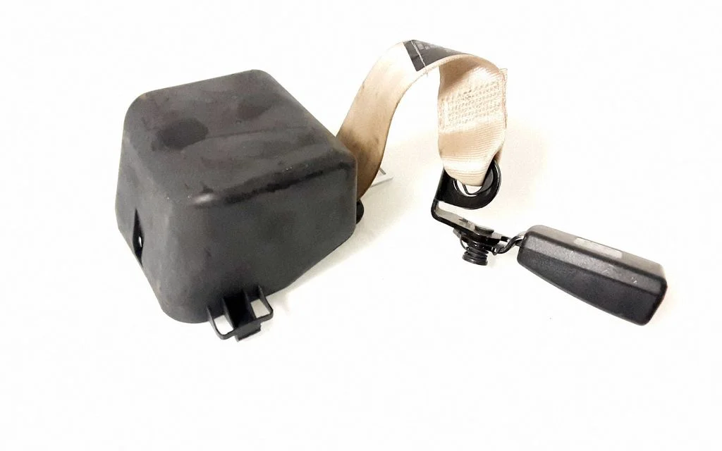Middle seatbelt (rear) 561857807
