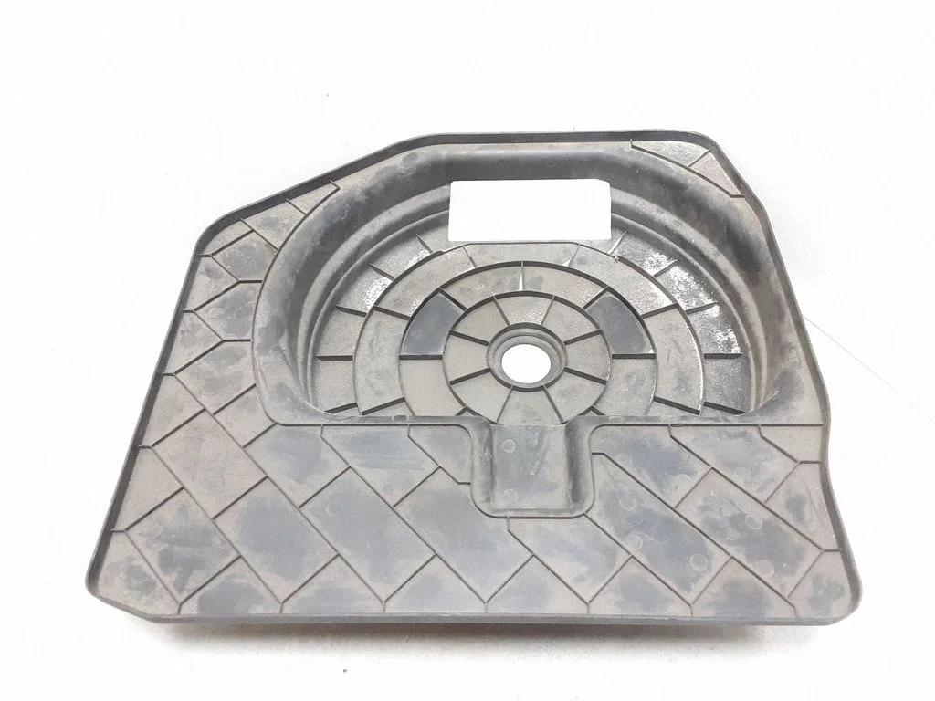Osłona wnęki koła zapasowego – Audi A6 Allroad C6 (2006-2011)