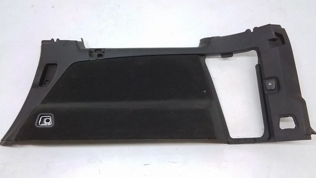 Dolny panel boczny bagażnika 39898395