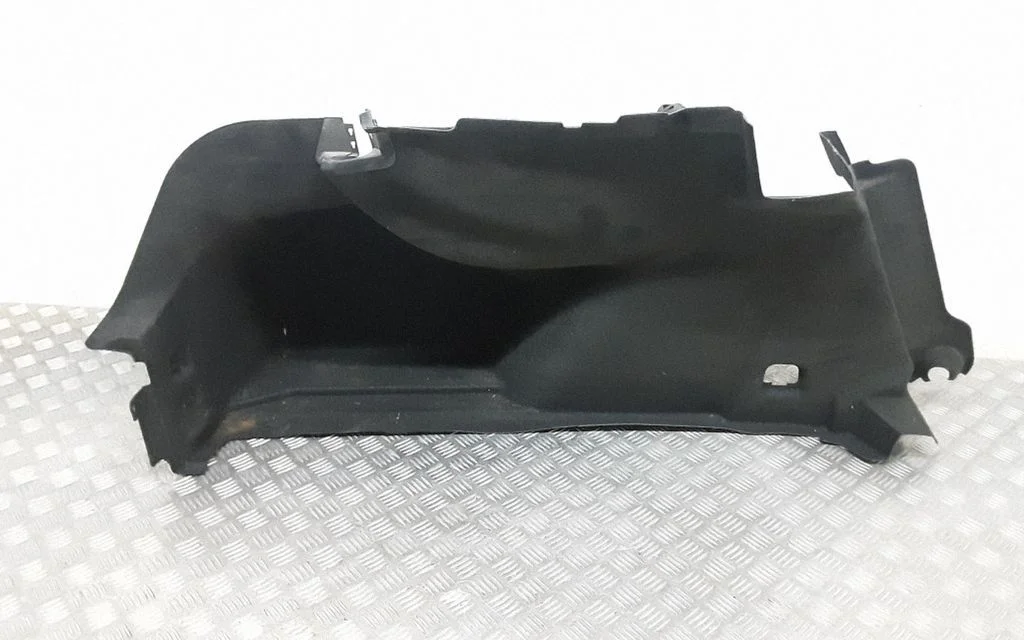 Pagasiruumi külje alumine viimistluspaneel – Volkswagen Passat B7 USA (2012-2019)