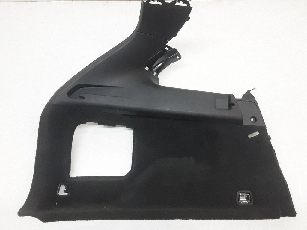 Pagasiruumi külje alumine viimistluspaneel – Volvo XC60 (2009-2013)