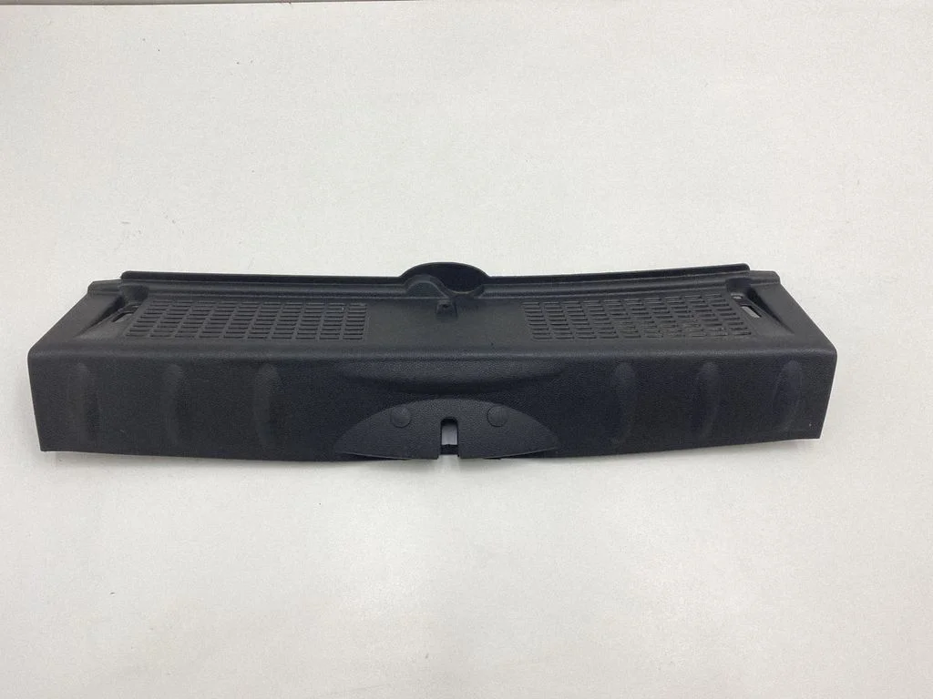 Trunk/boot sill cover protection