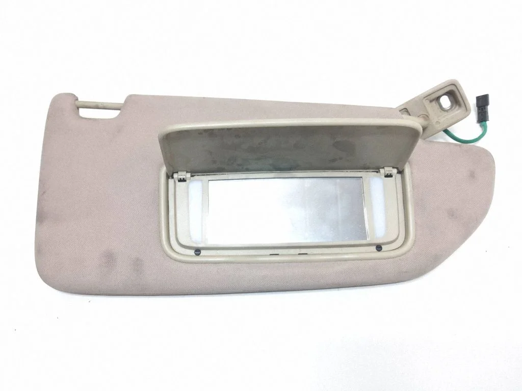 Sun visor – right