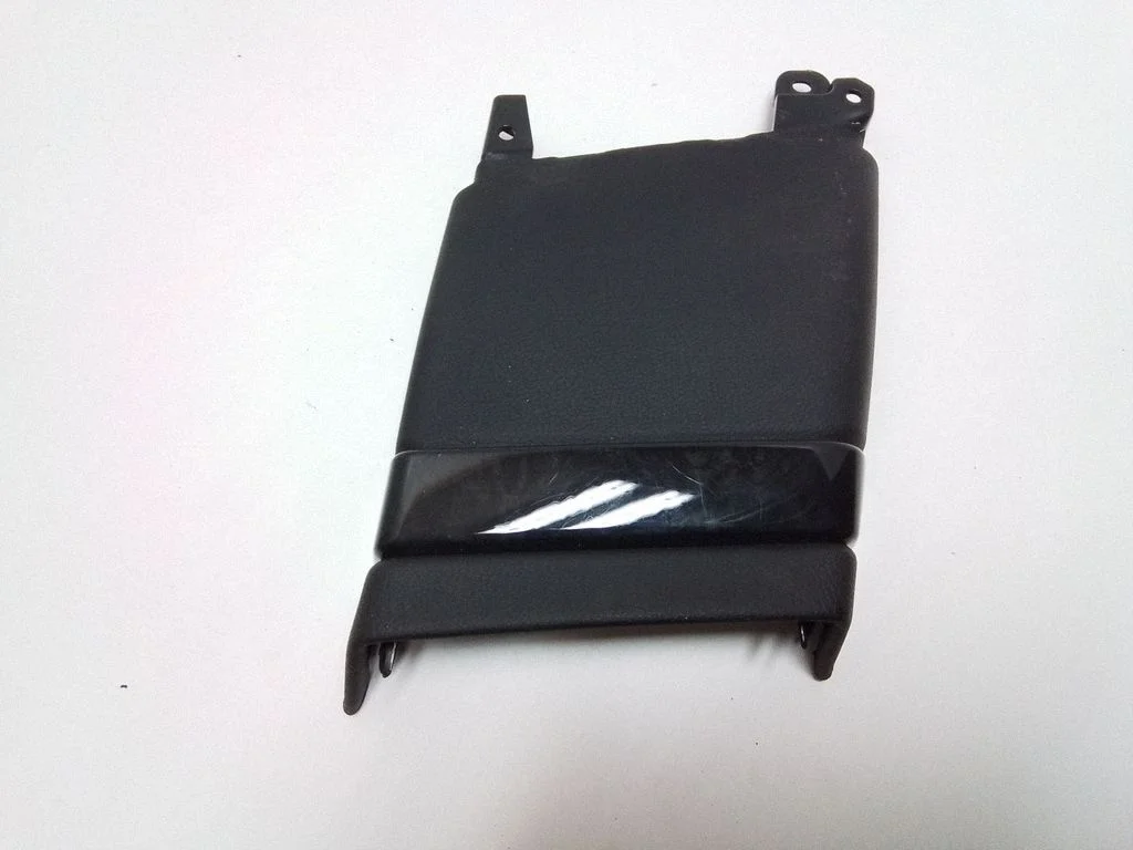 (A) pillar trim 560857